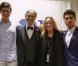 Andrea Bocelli félicité dans sa loge par ses fils Amos et Matteo ainsi que Sharon Stone, le 10 juin 2013 après son concert à l'Hollywood Bowl, à Los Angeles.
