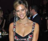 La ravissante Bar Refaeli en bijoux Piaget à la soirée privée Piaget à l'Orangerie Éphémère dans le jardin des Tuileries, le 13 juin 2013