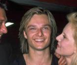 David Hallyday entouré de son père Johnny et de sa mère Sylvie Vartan (1993)
