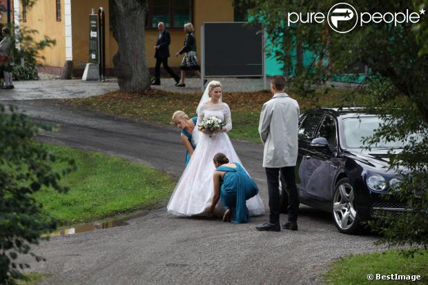 CASA REAL DE SUECIA - Página 11 1223933-vicky-andren-mariage-de-gustaf-620x0-1