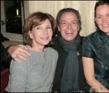 Michel Leeb entouré de Béatrice Schonberg et Cendrine Dominguez.