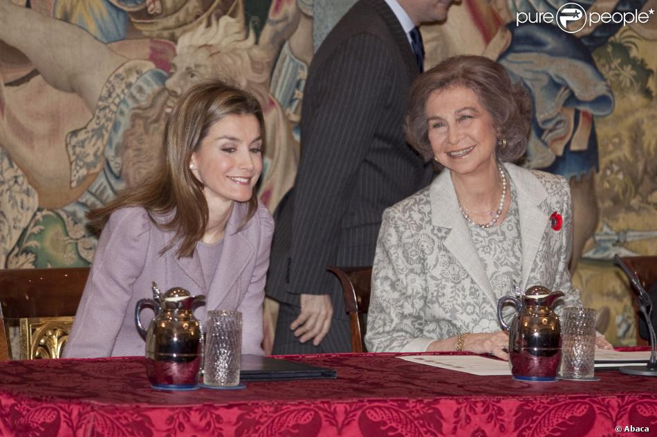 REY  JUAN CARLOS Y DOÑA SOFÍA - AGENDA Y ACTIVIDADES - Página 63 1356903-princess-letizia-of-spain-and-queen-950x0-1