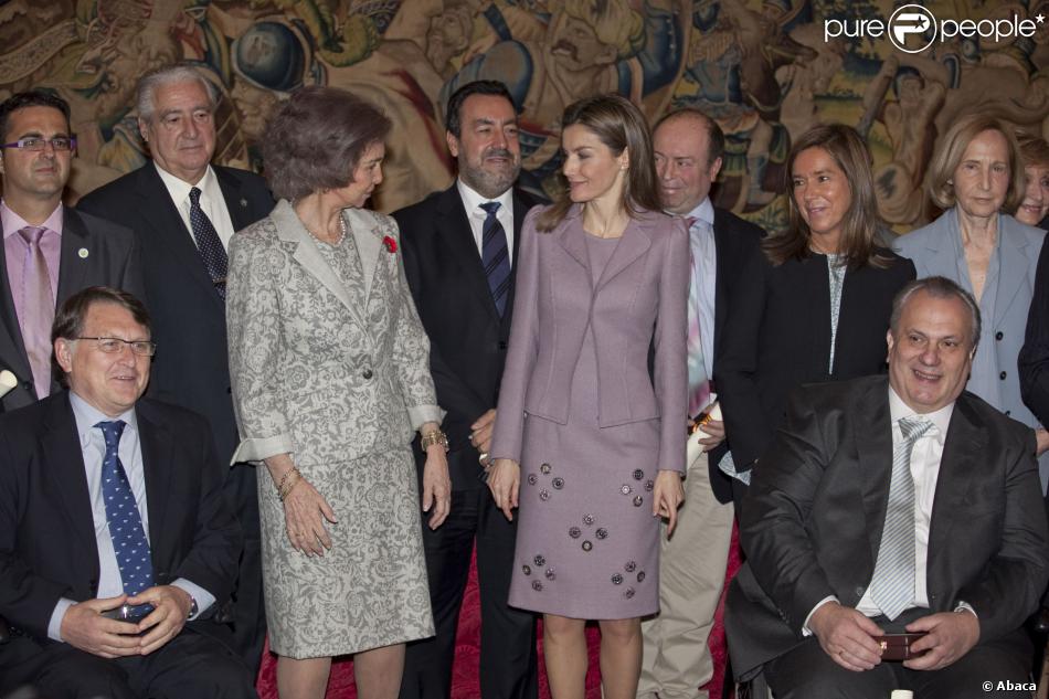 REY  JUAN CARLOS Y DOÑA SOFÍA - AGENDA Y ACTIVIDADES - Página 63 1356918-princess-letizia-of-spain-and-queen-950x0-1