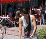 Michelle Rodriguez fait ses courses