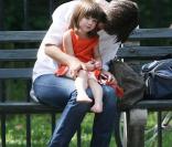 Katie Holmes et sa fille Suri en balade à New-York