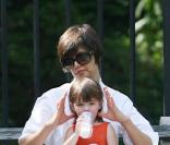 Katie Holmes et sa fille Suri en balade à New-York