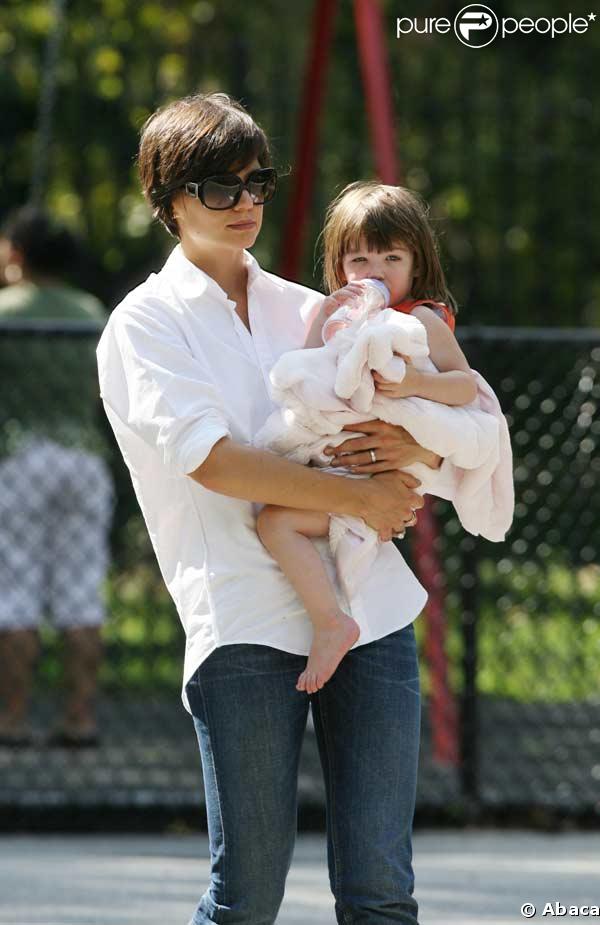 Katie Holmes et sa fille Suri en balade à New-York