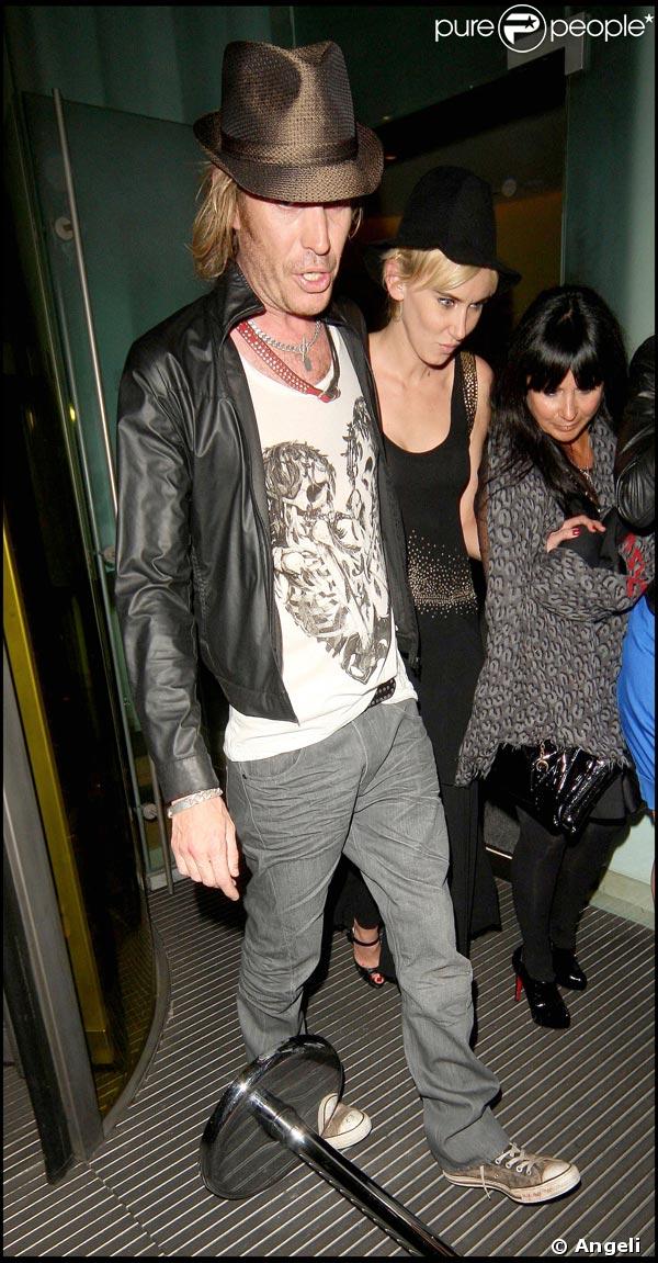Rhys Ifans et Kimberly Stewart