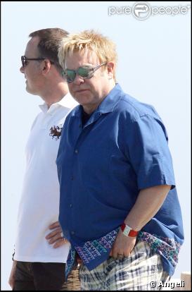 David Furnish et Elton John à Saint-Tropez