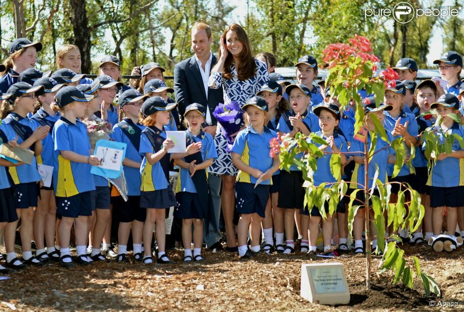 CASA REAL BRITÁNICA - Página 51 1443150-the-duke-and-duchess-of-cambridge-pose-950x0-1