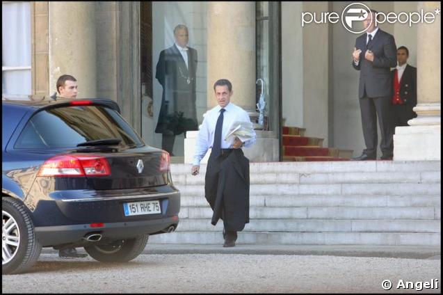 Nicolas Sarkozy se rend seul au mariage de son fils Jean