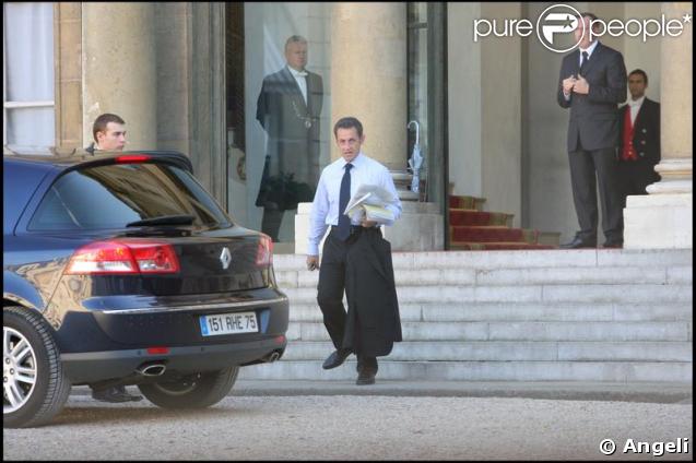 Nicolas Sarkozy se rend seul au mariage de son fils Jean