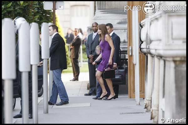 Carla Bruni-Sarkozy et son fils Aurélien lors du mariage de Jean Sarkozy