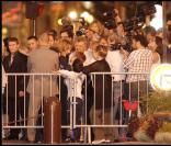 Jean Sarkozy salue la foule à la sortie de son mariage