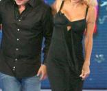 Pamela Anderson en noir pour la Méthode Cauet