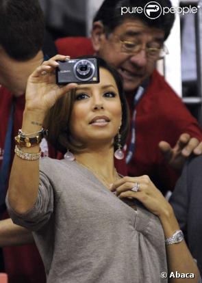Eva Longoria encourage son Tony sur le parquet du Mans