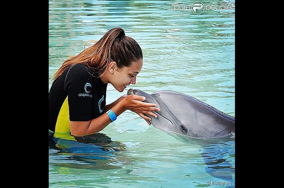 http://static1.purepeople.com/articles/8/16/11/68/@/1851752-charlotte-pirroni-aux-bahamas-juin-2015-950x0-2.jpg