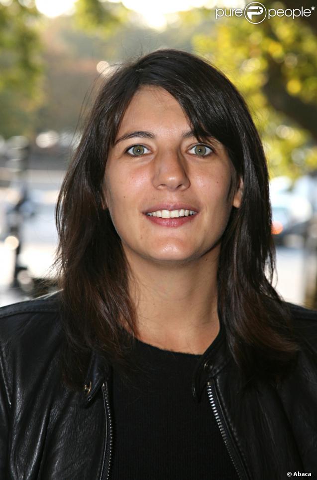 http://static1.purepeople.com/articles/8/16/98/8/@/84918-estelle-denis-637x0-1.jpg