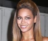 Beyoncé arrive sur le plateau de TRL