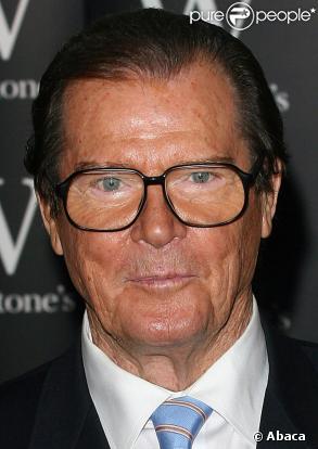Roger Moore a dédicacé son autobiographie à Londres