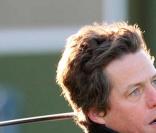 Hugh Grant va avoir tout le temps de jouer au golf...