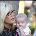 REPORTAGE PHOTOS : Tori Spelling et son mari sortent enfin leurs deux adorables enfants ! (réactualisé)