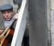 REPORTAGE PHOTOS : Regardez Guy Ritchie préférer faire la manche... que d'accepter les propositions de Madonna ! 