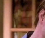 Teri Hatcher, pour séduire son homme, elle lui fait un strip tease !
