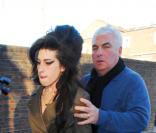 Amy Winehouse se rend à la prison où est incarcéré son mari