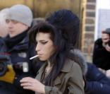 Amy Winehouse se rend à la prison où est incarcéré son mari