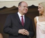 Charlene et le prince Albert II de Monaco assistent à une compétition d'athlétisme