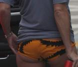 Pamela Anderson sort en culotte dans la rue