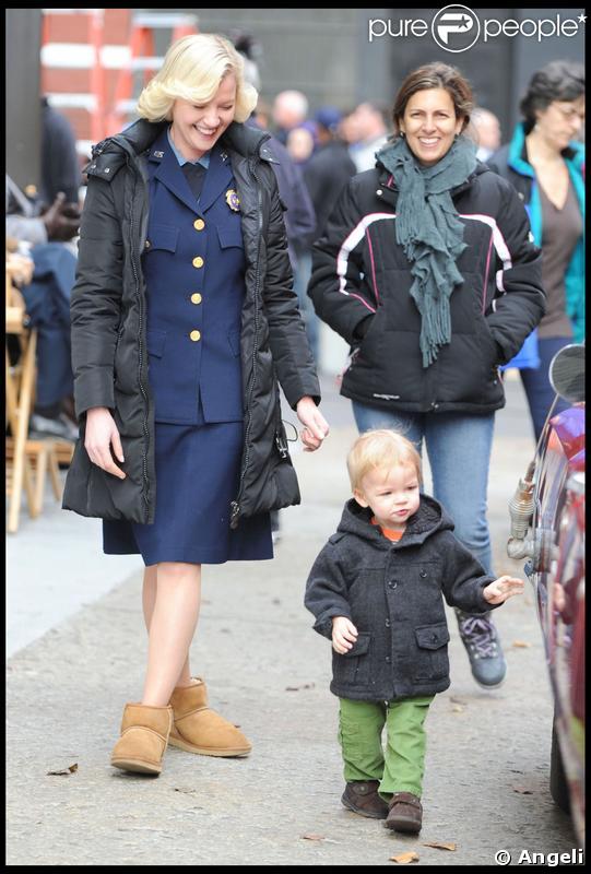 Gretchen Mol et son fils sur le tournage de la série Life on Mars à New York