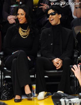 Prince et sa femme assistent à un match de basketball