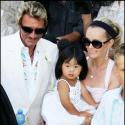 PHOTO : Johnny et Laeticia Hallyday, découvrez la première photo avec leur petite Joy !