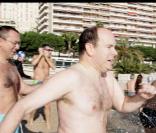 Le Prince Albert se baigne le 24 décembre pour l'association TATSA