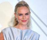 Kate Bosworth dans sa robe Chanel, l'un des looks les plus improbables de l'année 2008 selon le Time