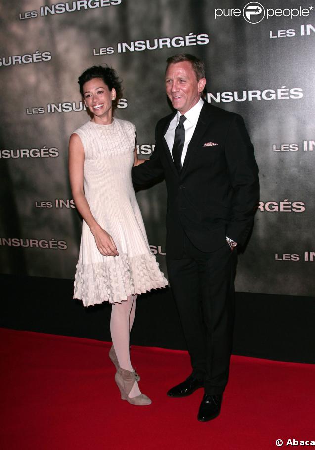 Daniel Craig et sa fiancée Satsuki Mitchell lors de l'avant-première parisienne des  Insurgés 