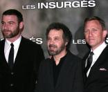 Liev Schreiber, Edward Zwick et Daniel Craig lors de l'avant-première parisienne des  Insurgés 