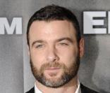 Liev Schreiber lors de l'avant-première des  Insurgés  à Paris
