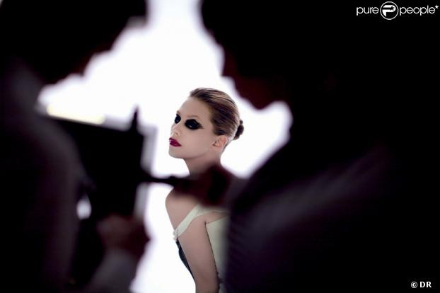 Elettra Rossellini pour la collection Pink Irreverence de Lancôme