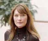 Carla Bruni, reine de la mode dans le coeur... des anglais !
