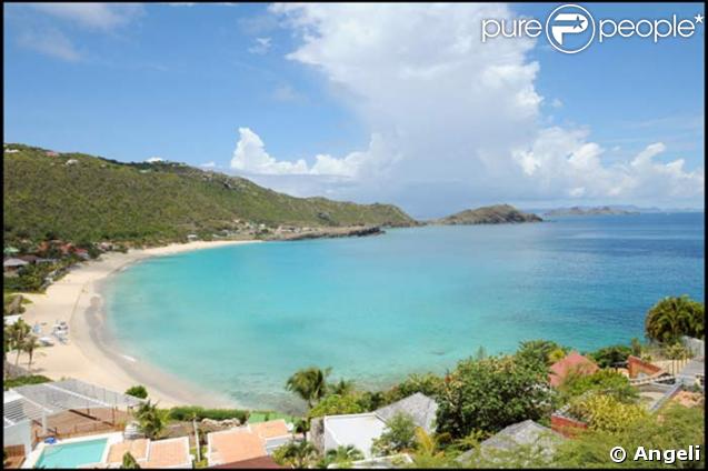 Survol de la magnifique île Saint-Barthélémy.