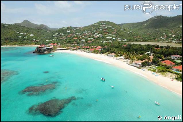 Survol de la magnifique île Saint-Barthélémy.
