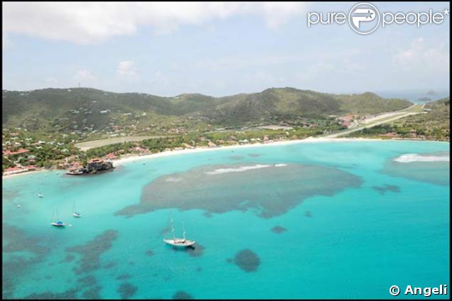 Survol de la magnifique île Saint-Barthélémy.