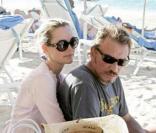 Johnny et Laeticia Hallyday passent leurs vacances à Saint-Barthélémy, avec leur adorable petite Jade.