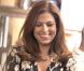 Eva Mendes porte une robe à fleurs, cache coeur et elle est ravissante.