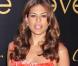 Eva Mendes porte une robe en velour à fleurs dans un style très charlestown.