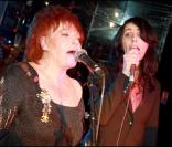 Régine et La Grande Sophie en duo live lors de la promo de l'album  Regine's Duets  chez... Regine's !