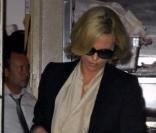 Charlize Theron version Katies Holmes : carton rouge !